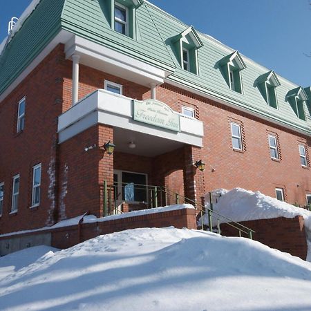 Niseko Freedom Inn Куттян Экстерьер фото